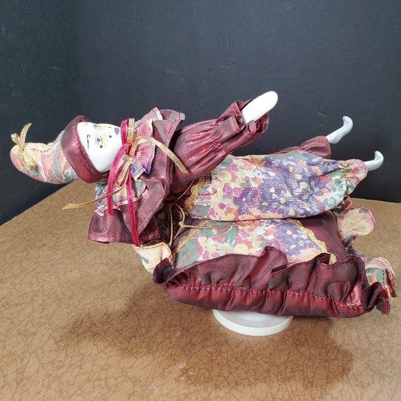 CLOWN PIERROT MUSIC BOX Doll 12 inch Rotates and Plays POSABLE Head Vintage 1995 - Picture 6 of 9